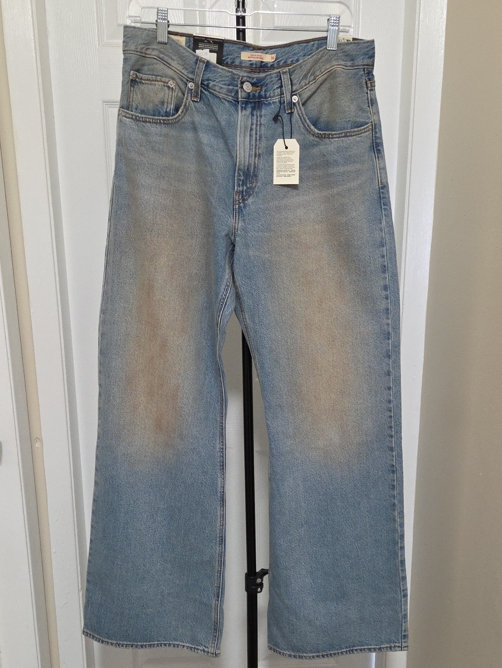 NWT Levi's Loose Boot Bootcut Jeans Broken-In Whiskered Light Wash Denim Rustic - Picture 2 of 11